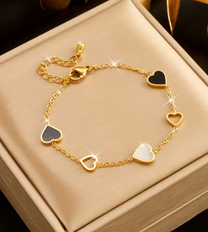 Balance & Harmonie – Goldenes Herz-Armband mit Yin-Yang Symbolik