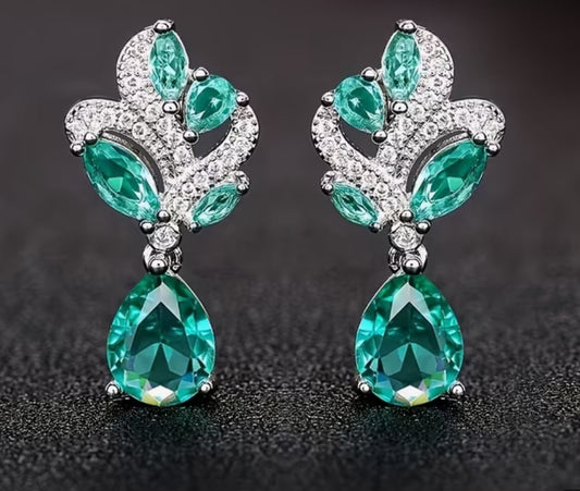 Grüne Kristall-Ohrringe mit Zirkonia – Eleganz & Herzenergie 💚