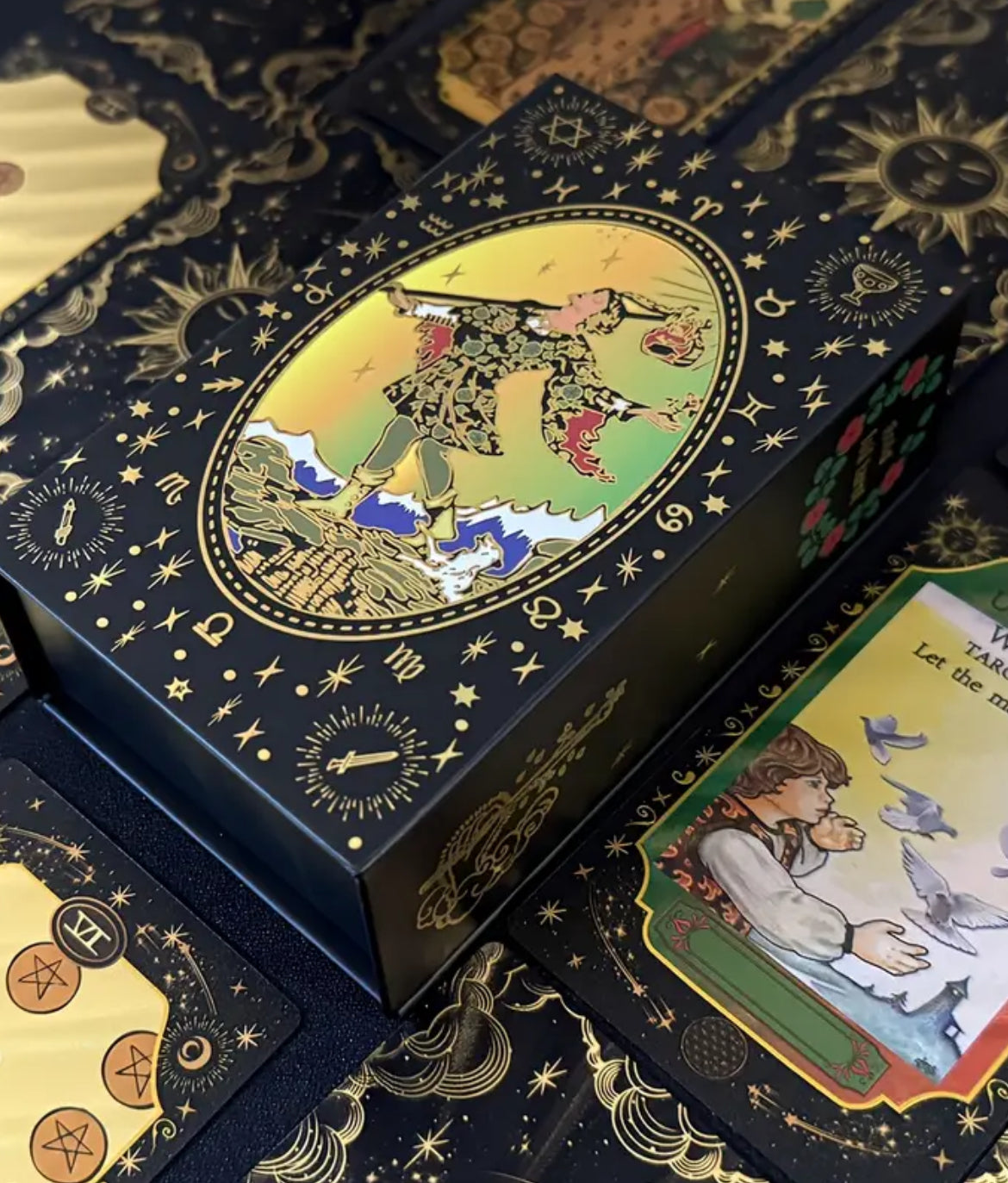 Golden Tarot – Energetisiertes Kartendeck im Luxusdesign