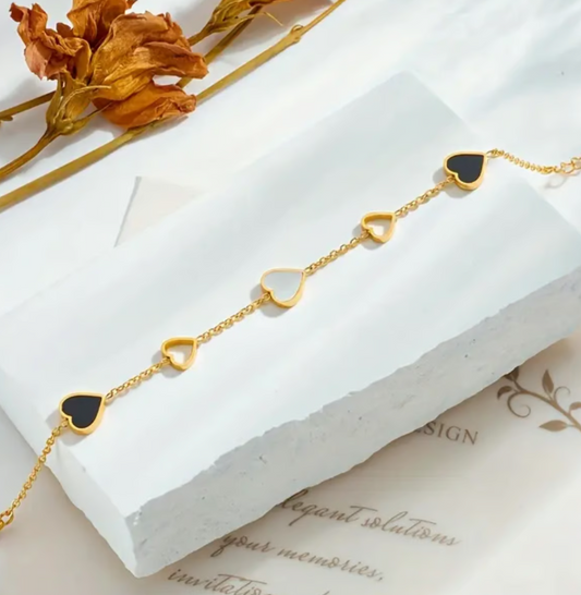 Balance & Harmonie – Goldenes Herz-Armband mit Yin-Yang Symbolik